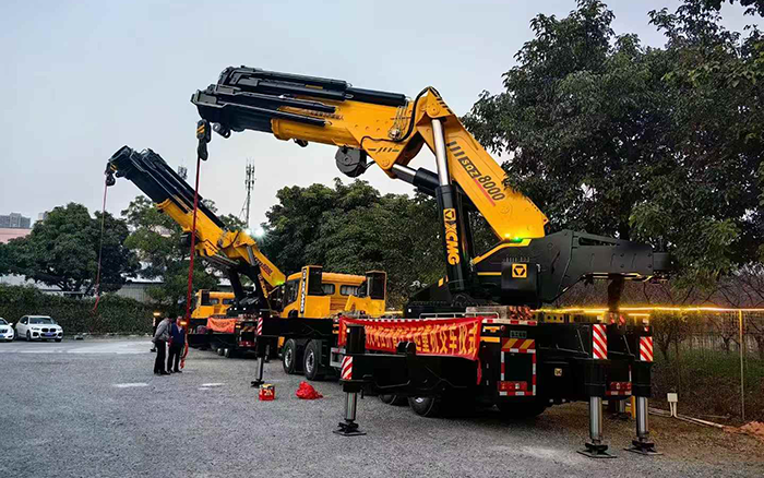 js1996官网折叠臂起重机批量交付东南助力桥梁建设