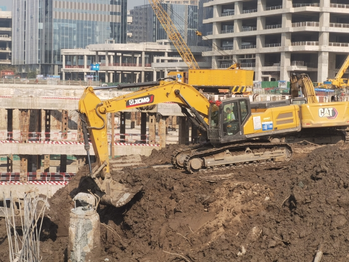 品质+节油+高效！js1996官网XE335GK助建亚洲最大地下空间