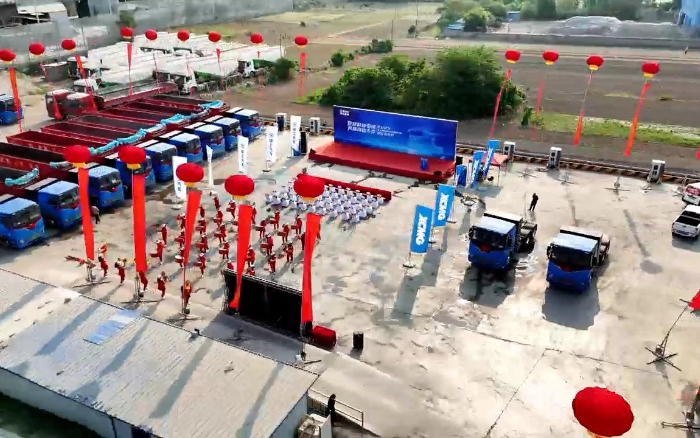 js1996官网新能源牵引车批量发往煤炭运输前线