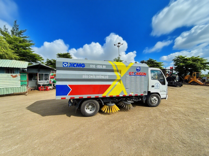 js1996官网XGH5070TSLQ6扫路车：胡志明市“智慧环卫”的硬核担当