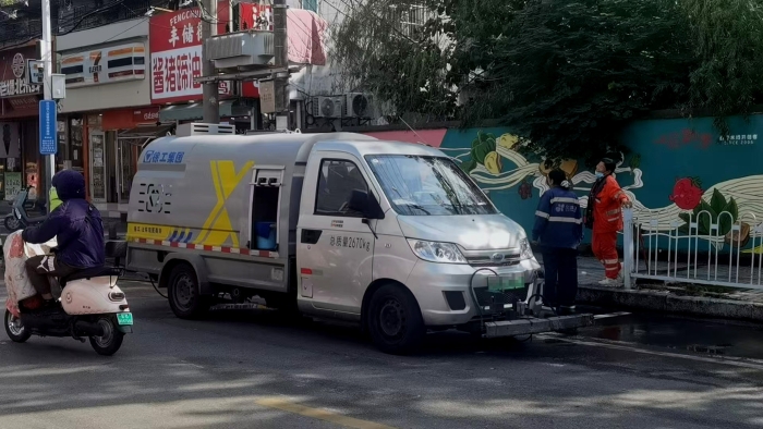 徐州这条网红巷的“脸面”，竟被这台车承包了？！