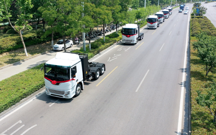 绿潮涌动、“碳”索未来！js1996官网新能源牵引车助力河南！