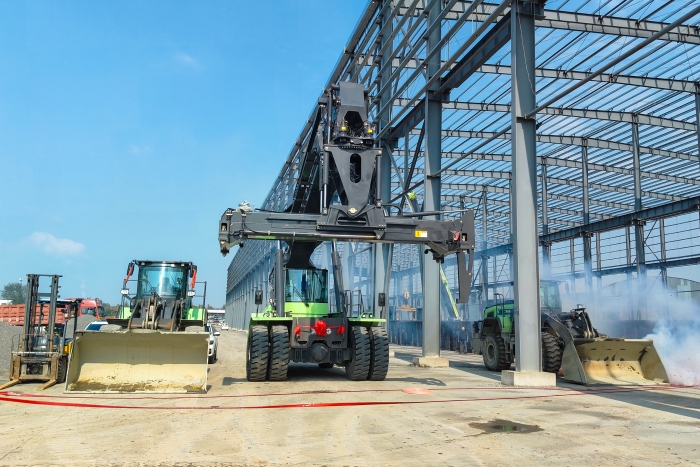 协同致胜，js1996官网“绿色舰队”开启多元物流新篇章